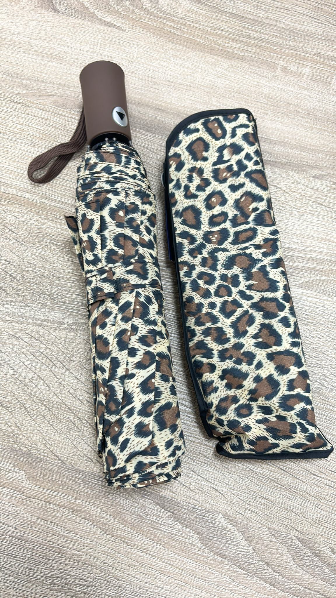 Paraguas automático "animal print" con funda